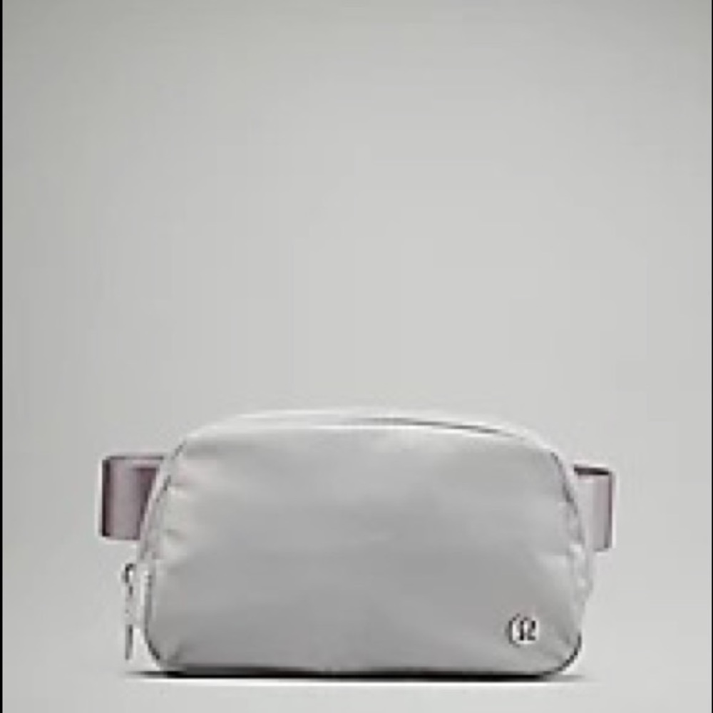 Lululemon Everywhere Belt Bag in Silver Drop NEW